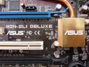 Mama_Asus_M2N-SLI_Deluxe_3